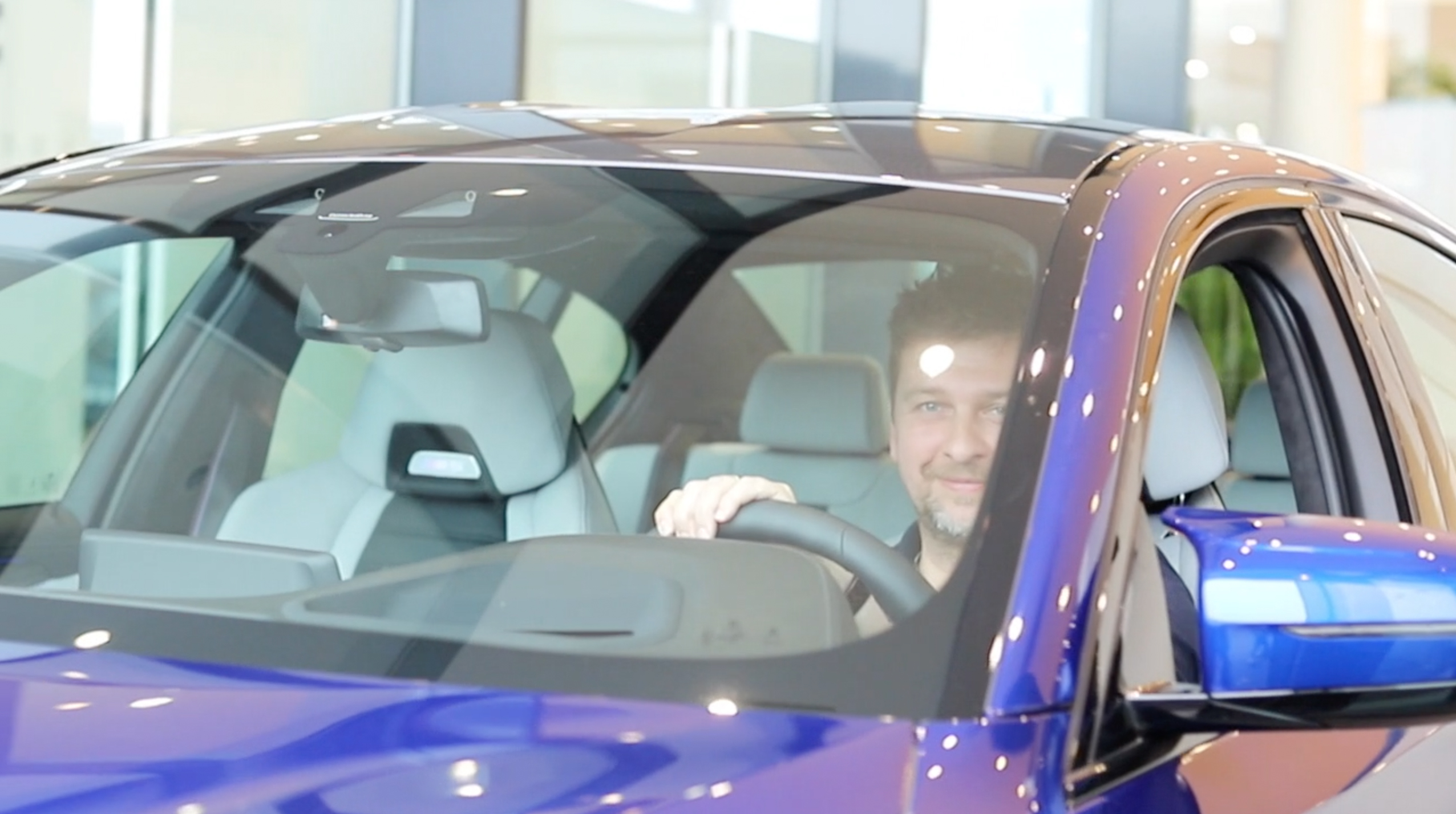 BMW M5. Rychlý sedan poprvé se čtyřkolkou.