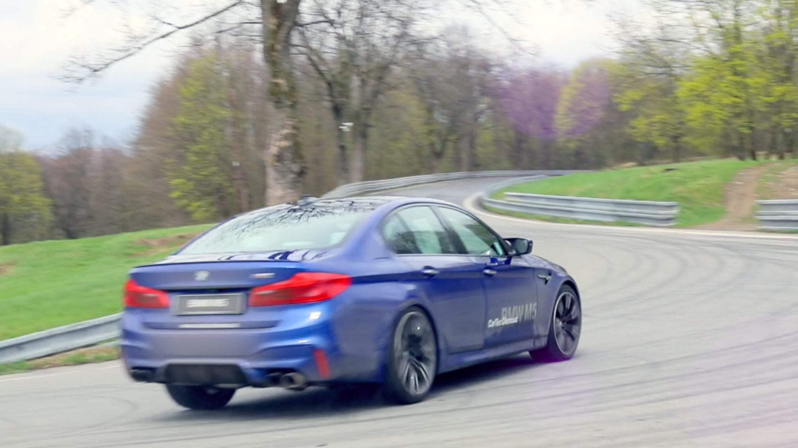 BMW M5. Rychlý sedan poprvé se čtyřkolkou.