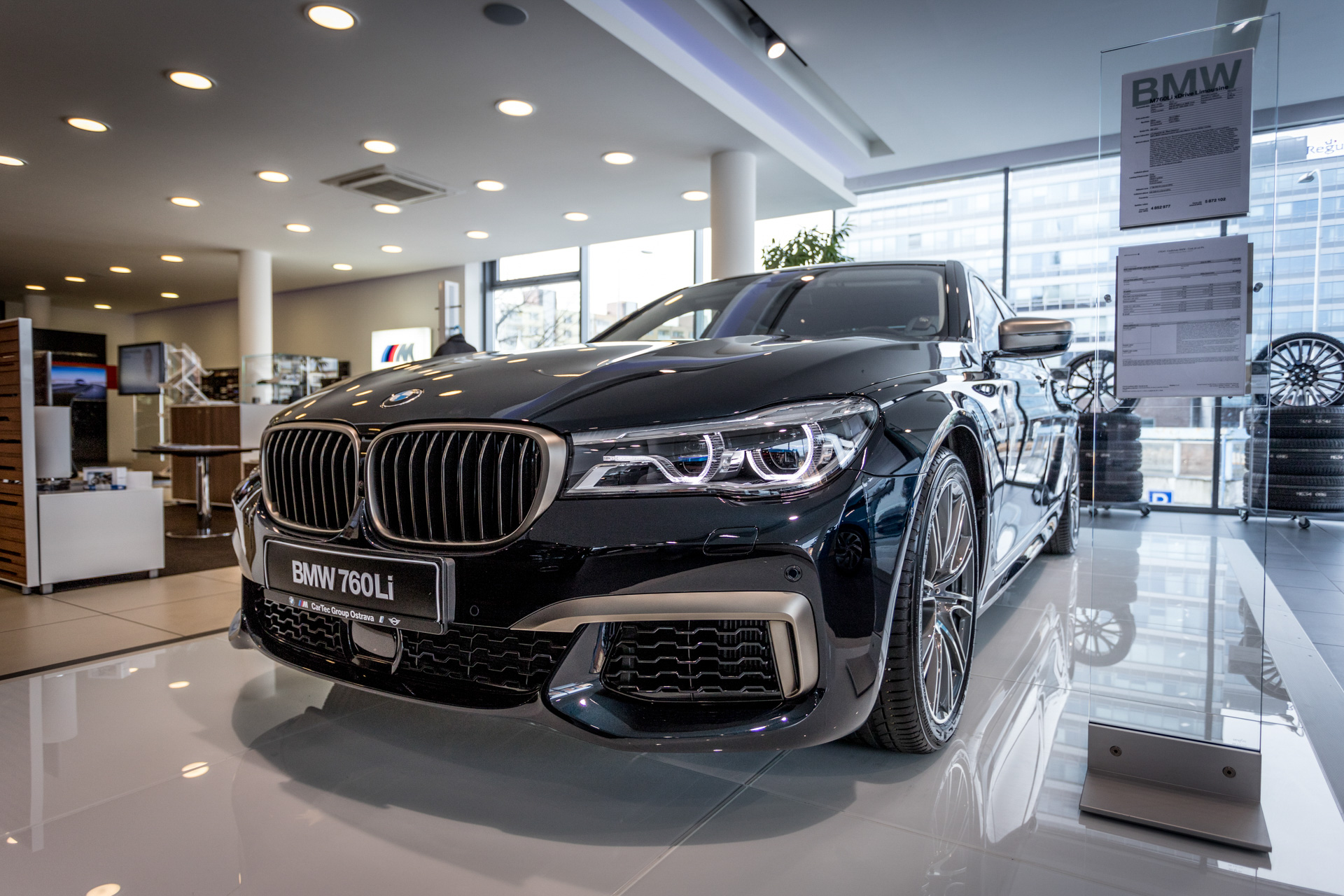 BMW M760Li