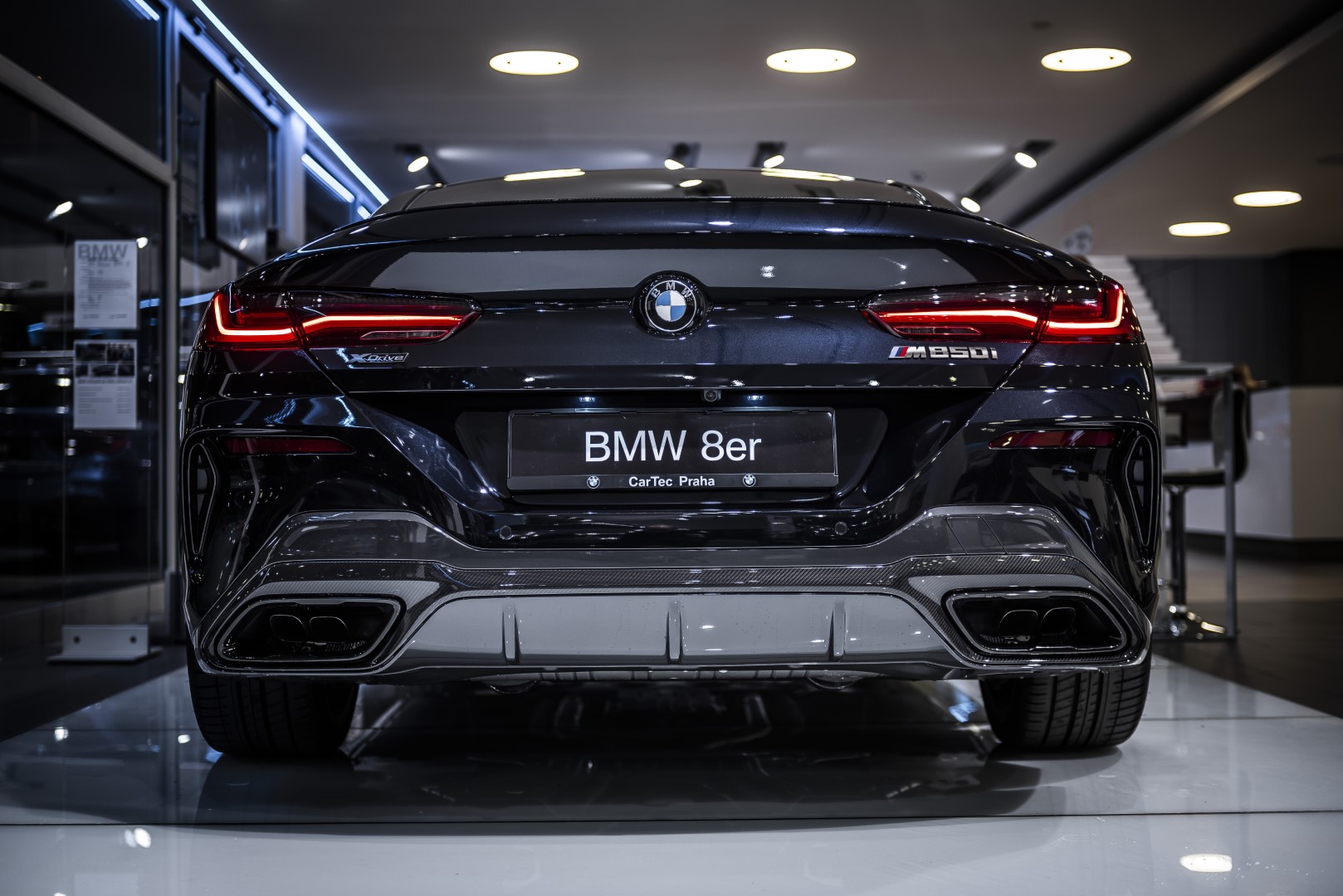 BMW 850i xDrive Coupé - showroom Praha