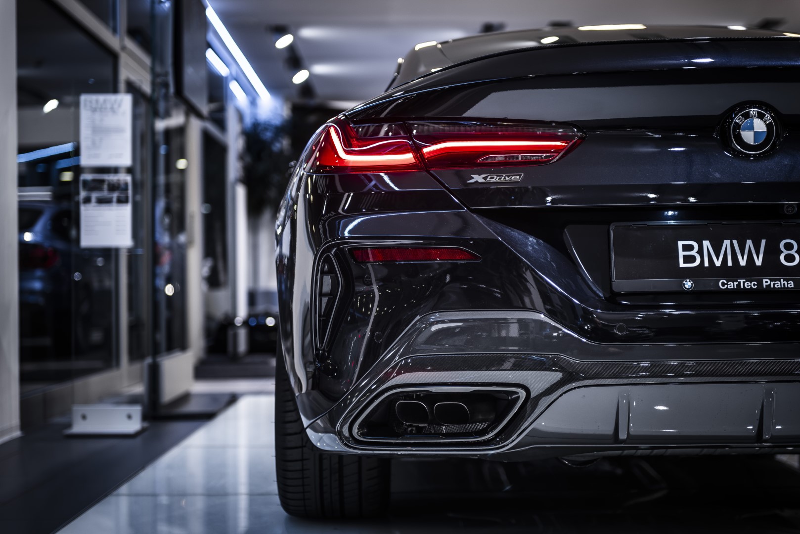 BMW 850i xDrive Coupé - showroom Praha