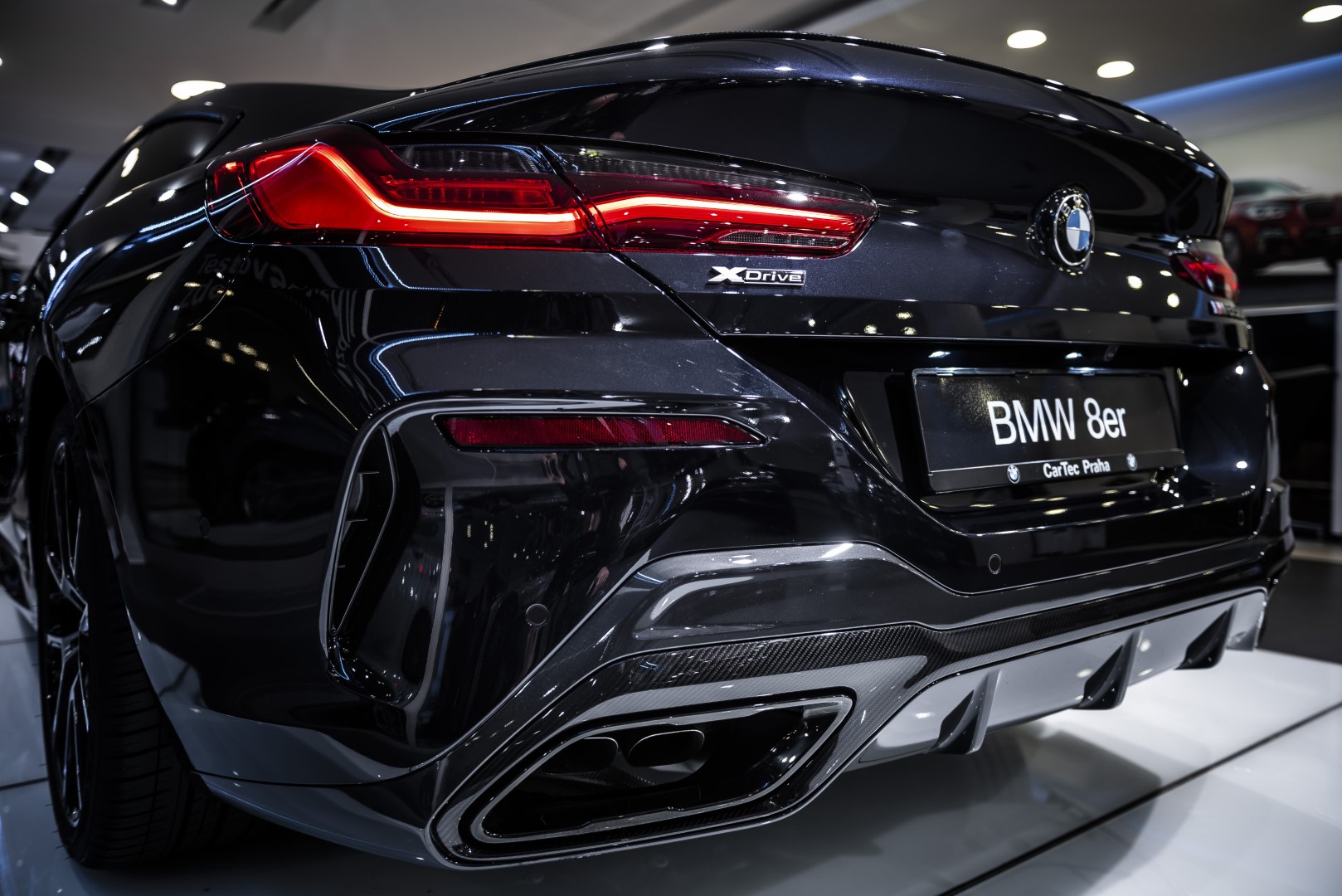 BMW 850i xDrive Coupé - showroom Praha