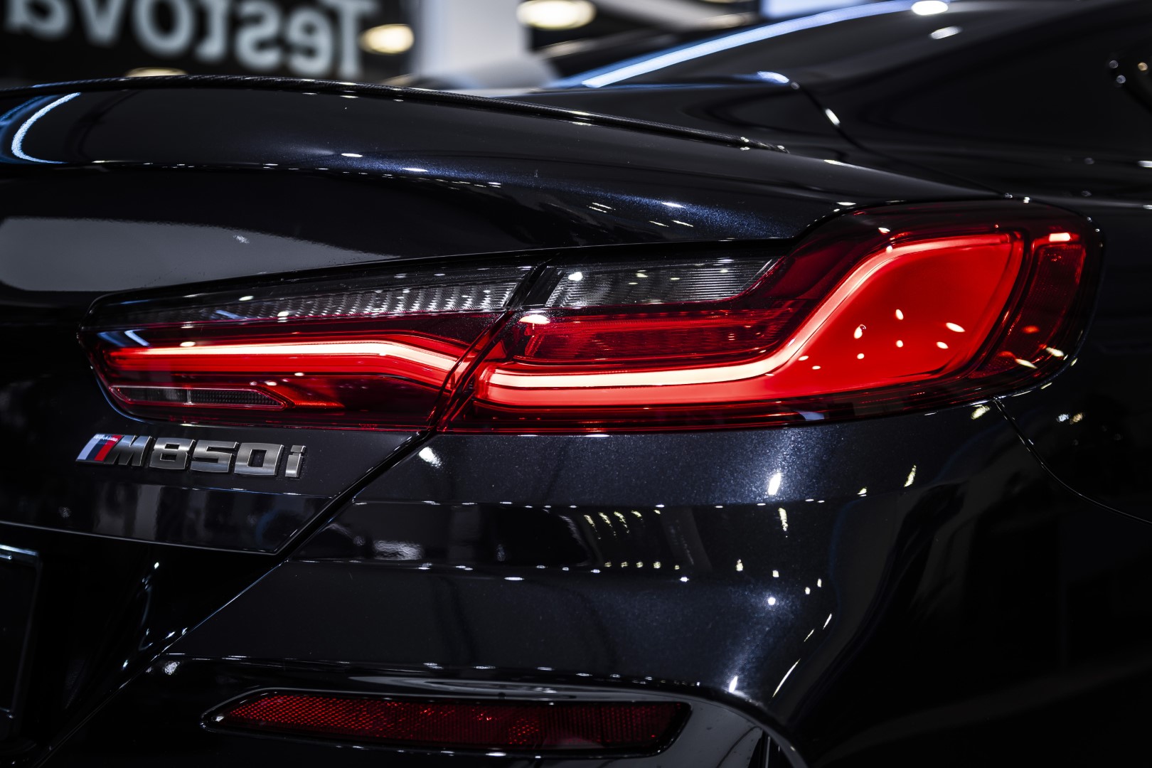 BMW 850i xDrive Coupé - showroom Praha