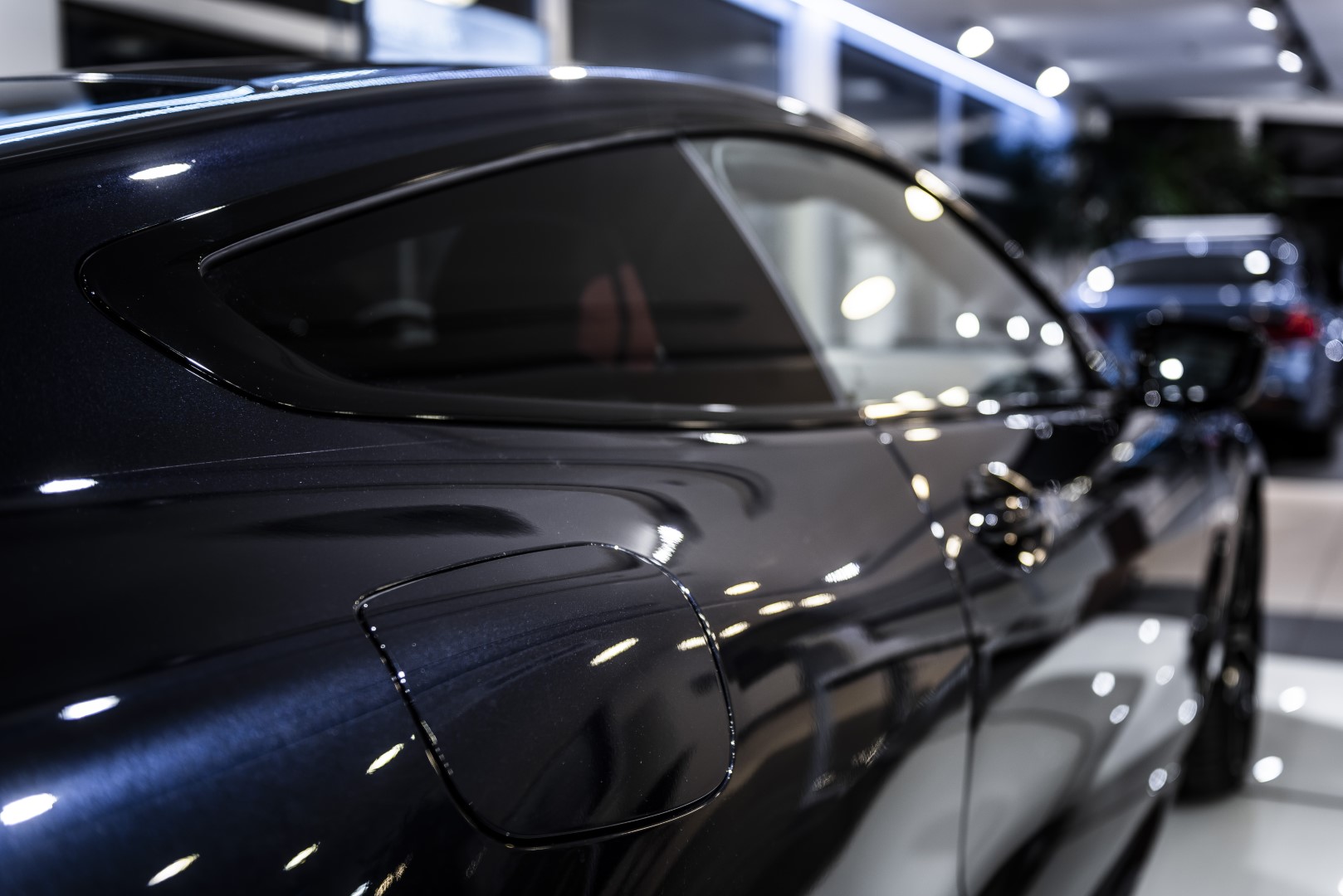 BMW 850i xDrive Coupé - showroom Praha