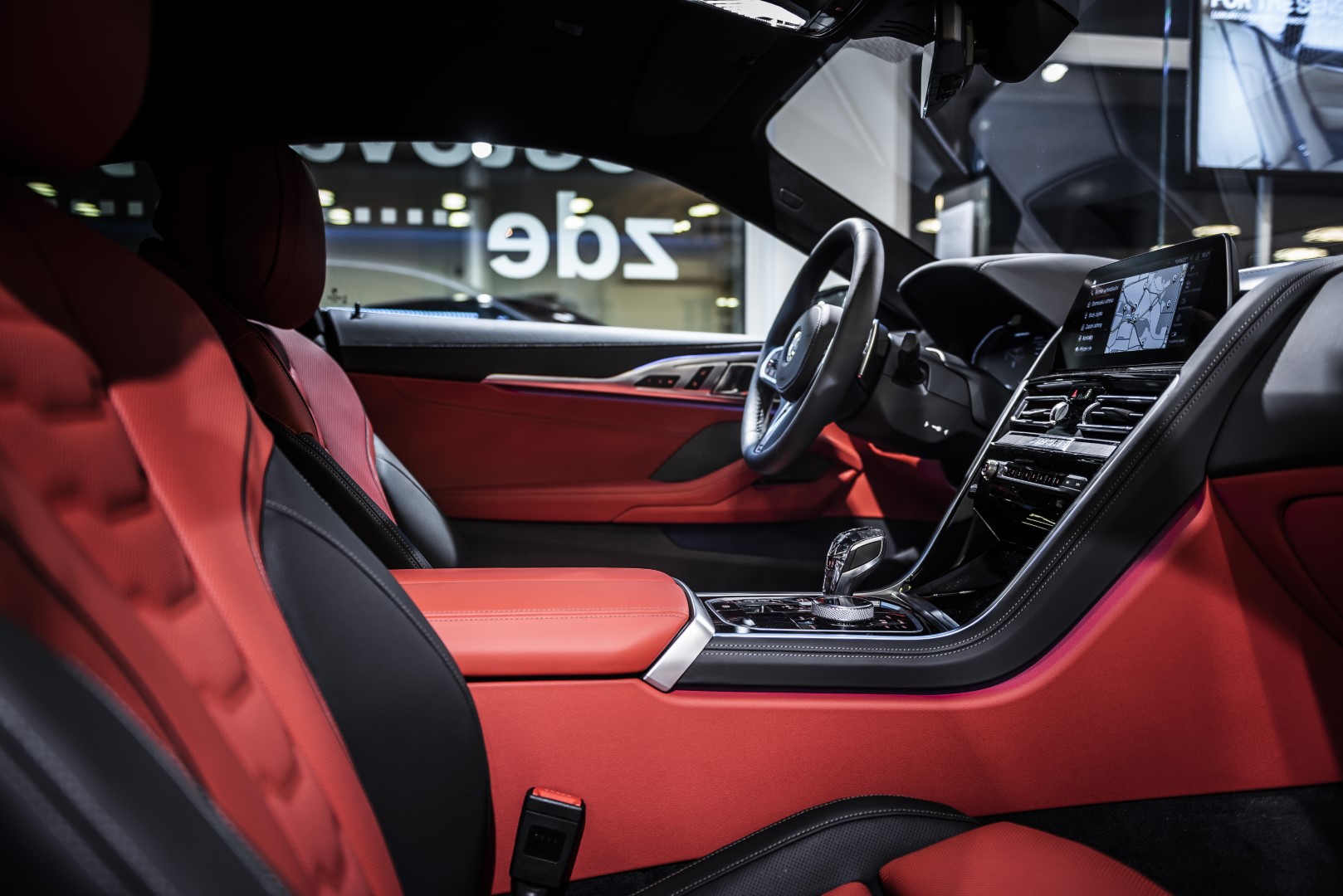 BMW 850i xDrive Coupé - showroom Praha