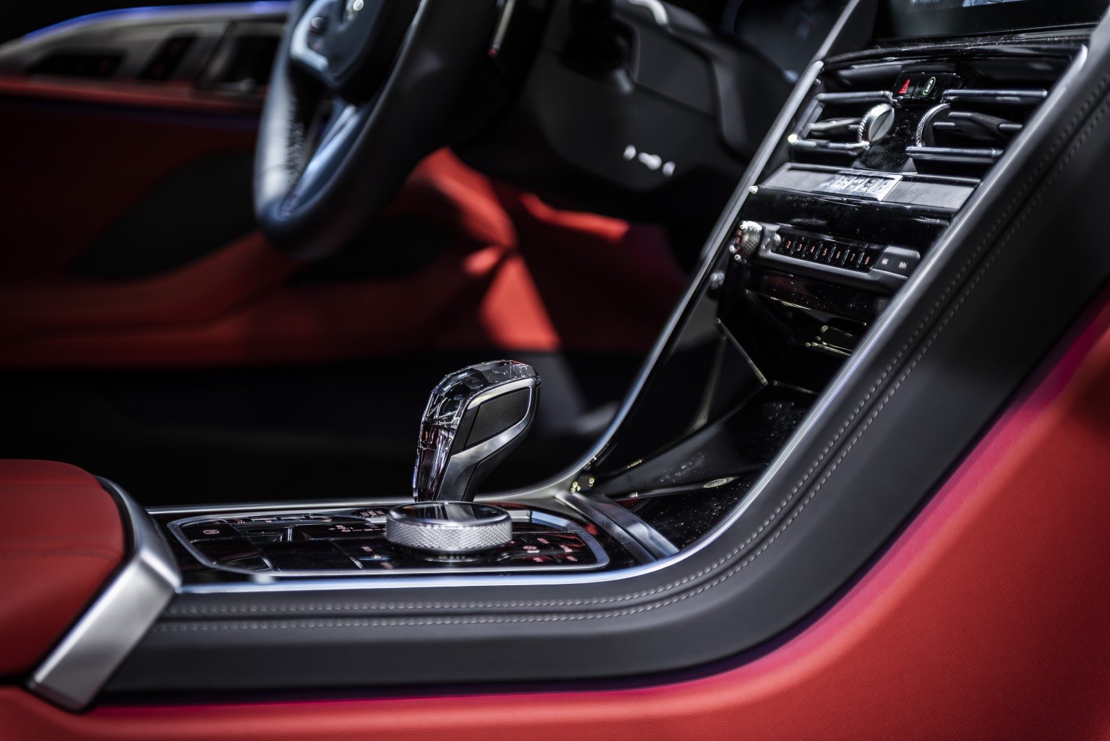 BMW 850i xDrive Coupé - showroom Praha