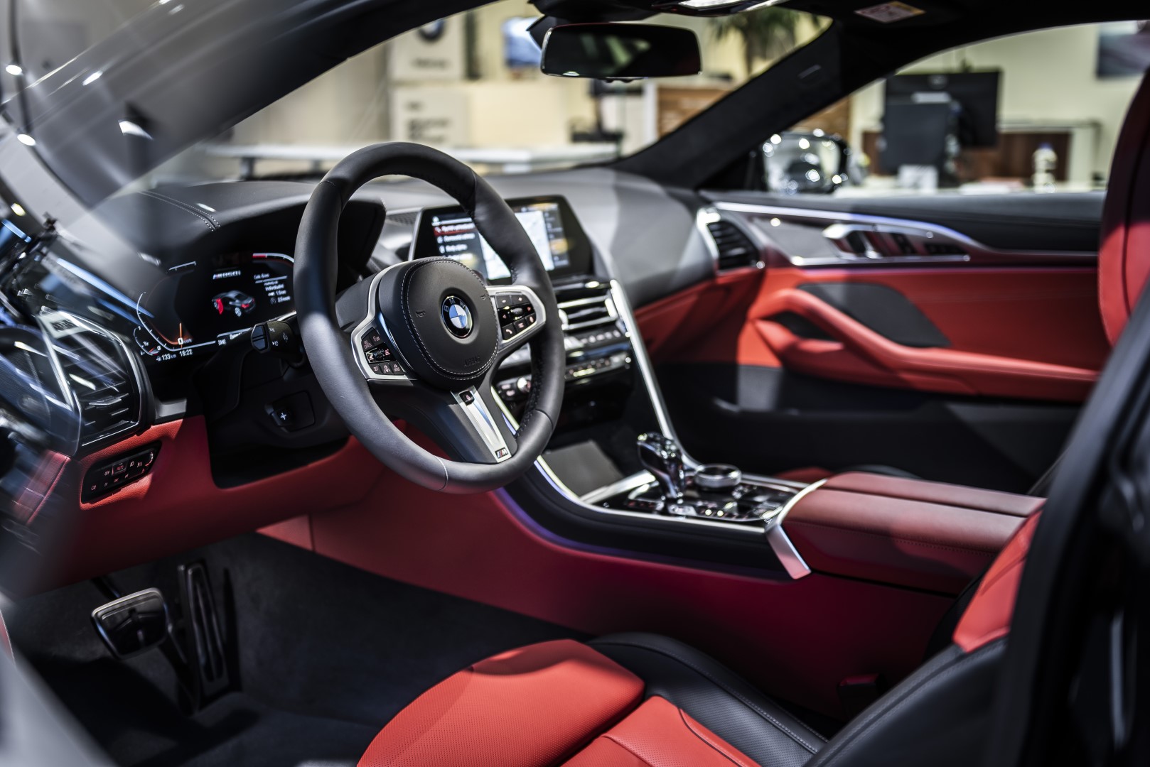 BMW 850i xDrive Coupé - showroom Praha