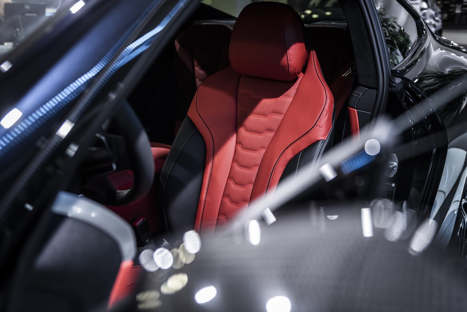 BMW 850i xDrive Coupé - showroom Praha