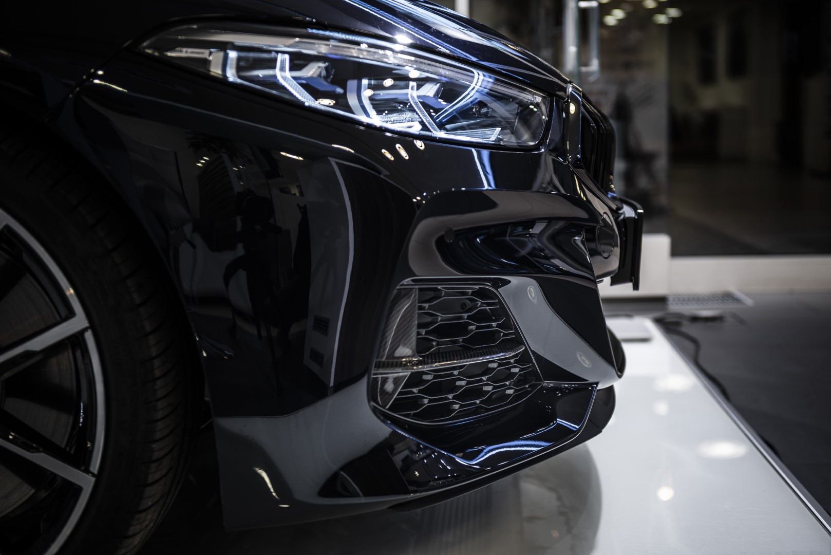 BMW 850i xDrive Coupé - showroom Praha