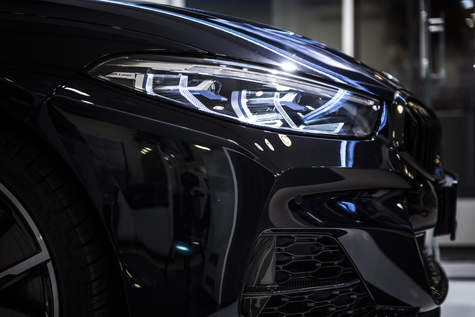 BMW 850i xDrive Coupé - showroom Praha