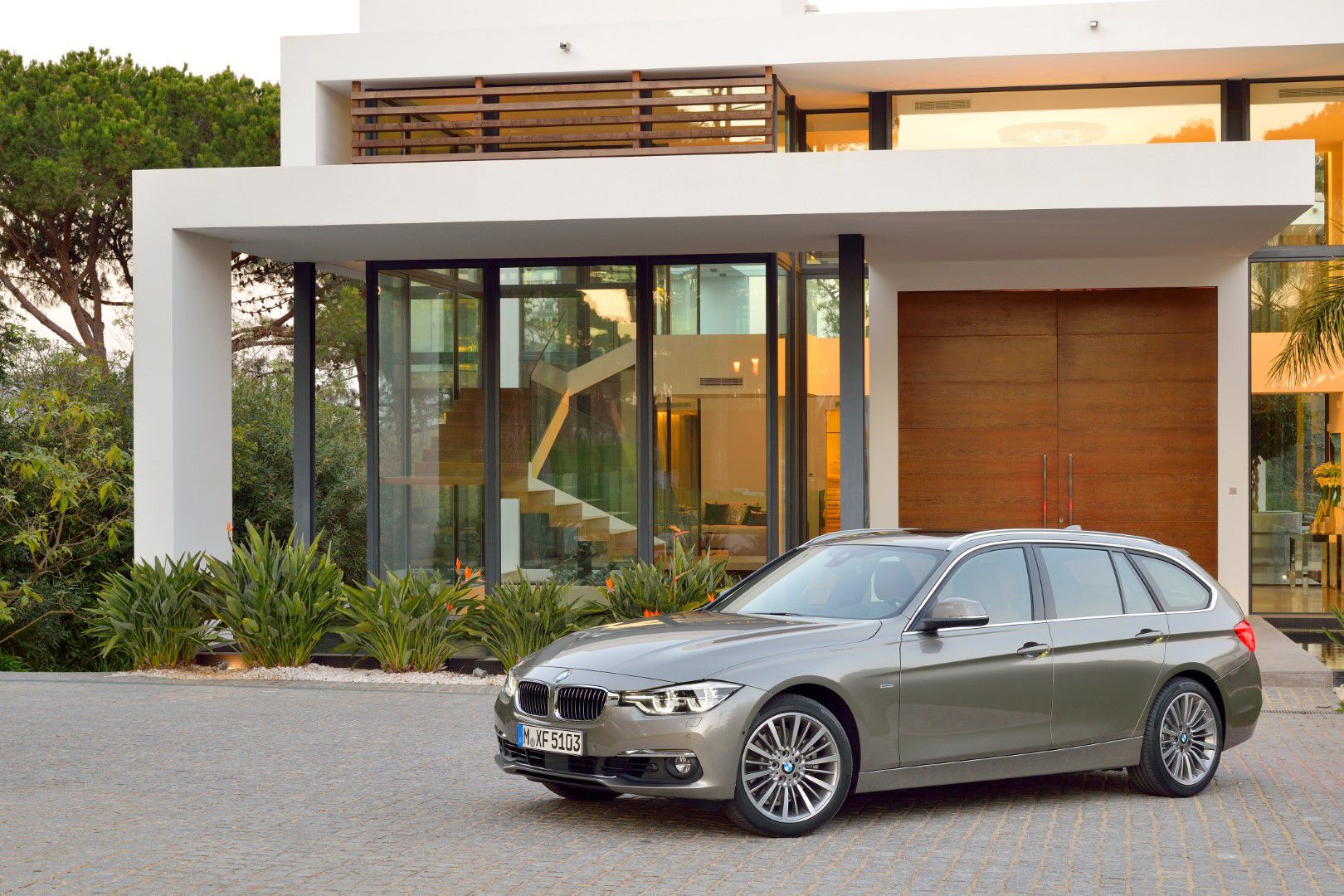 BMW řady 3 330d Touring Luxury Line