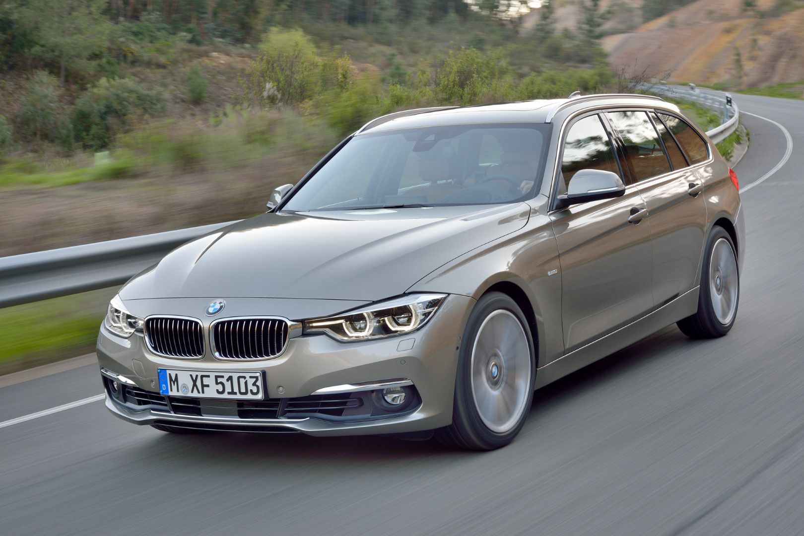 BMW řady 3 330d Touring Luxury Line