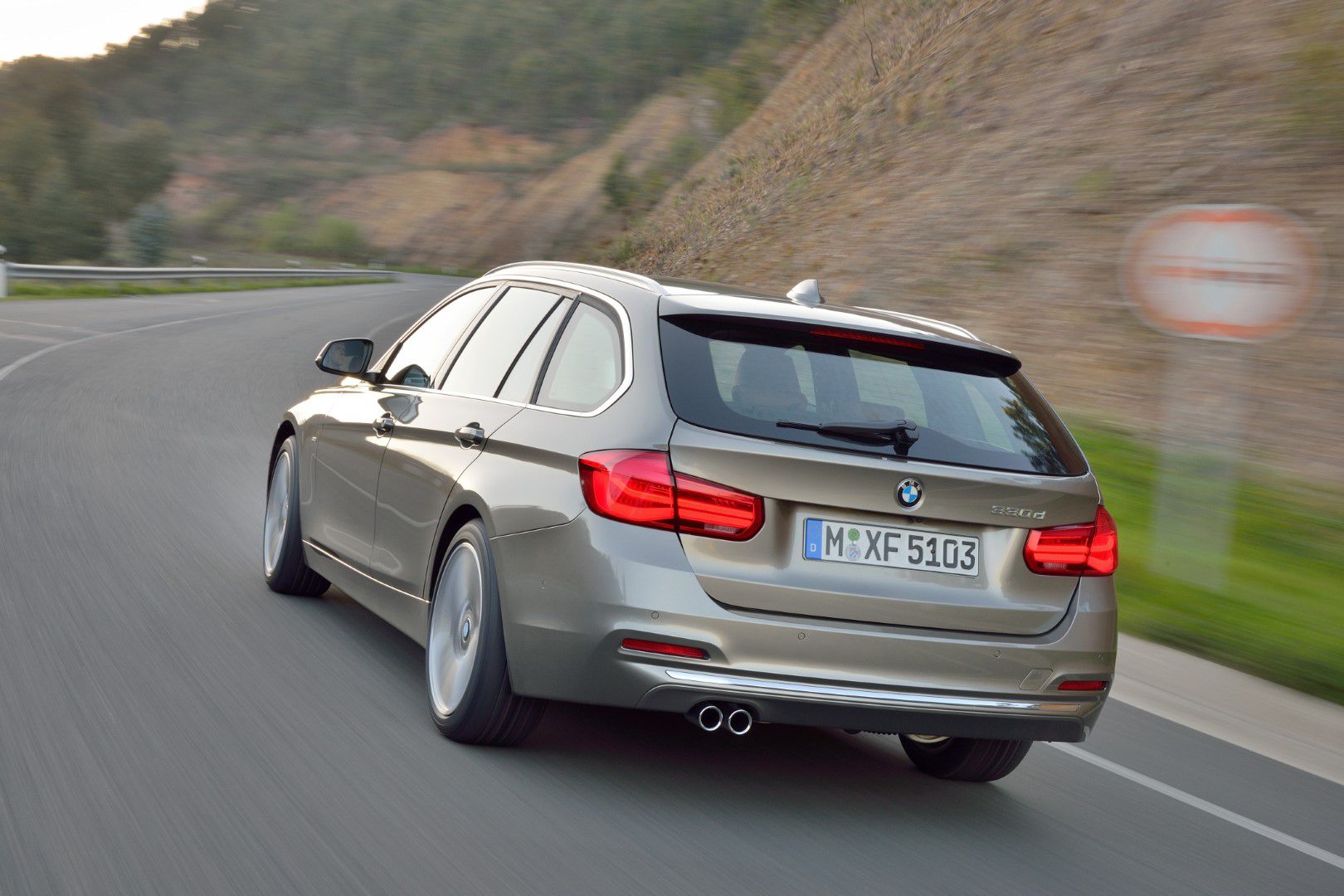 BMW řady 3 330d Touring Luxury Line
