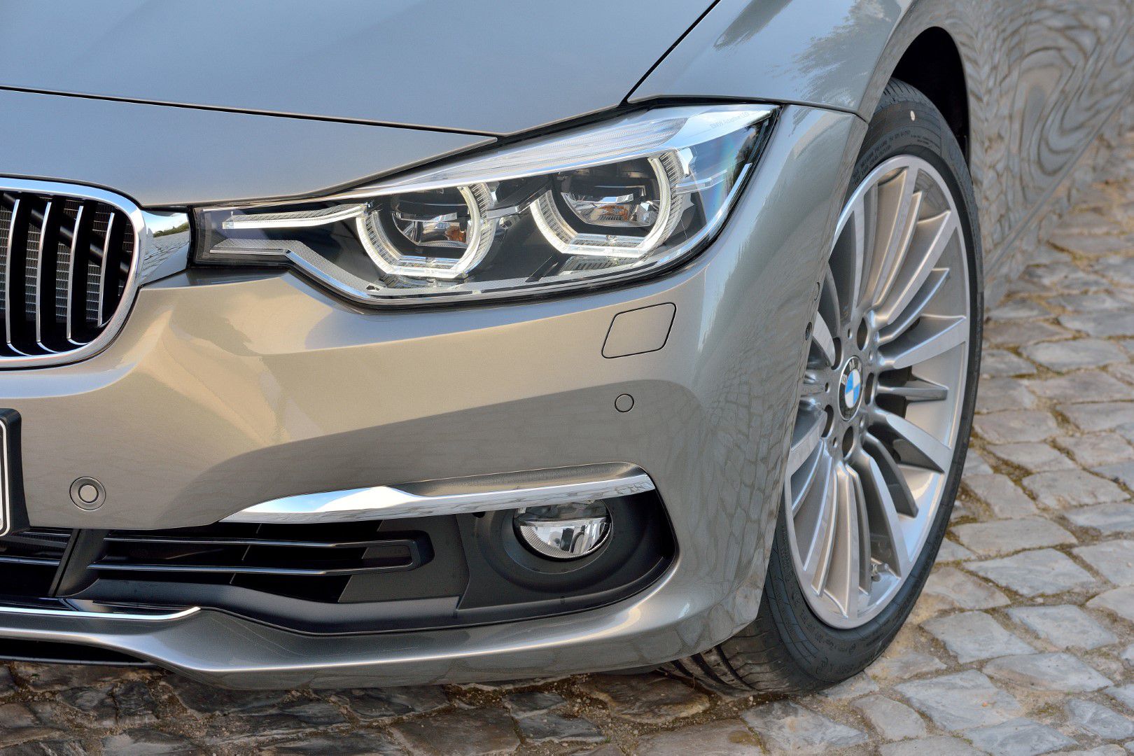 BMW řady 3 330d Touring Luxury Line