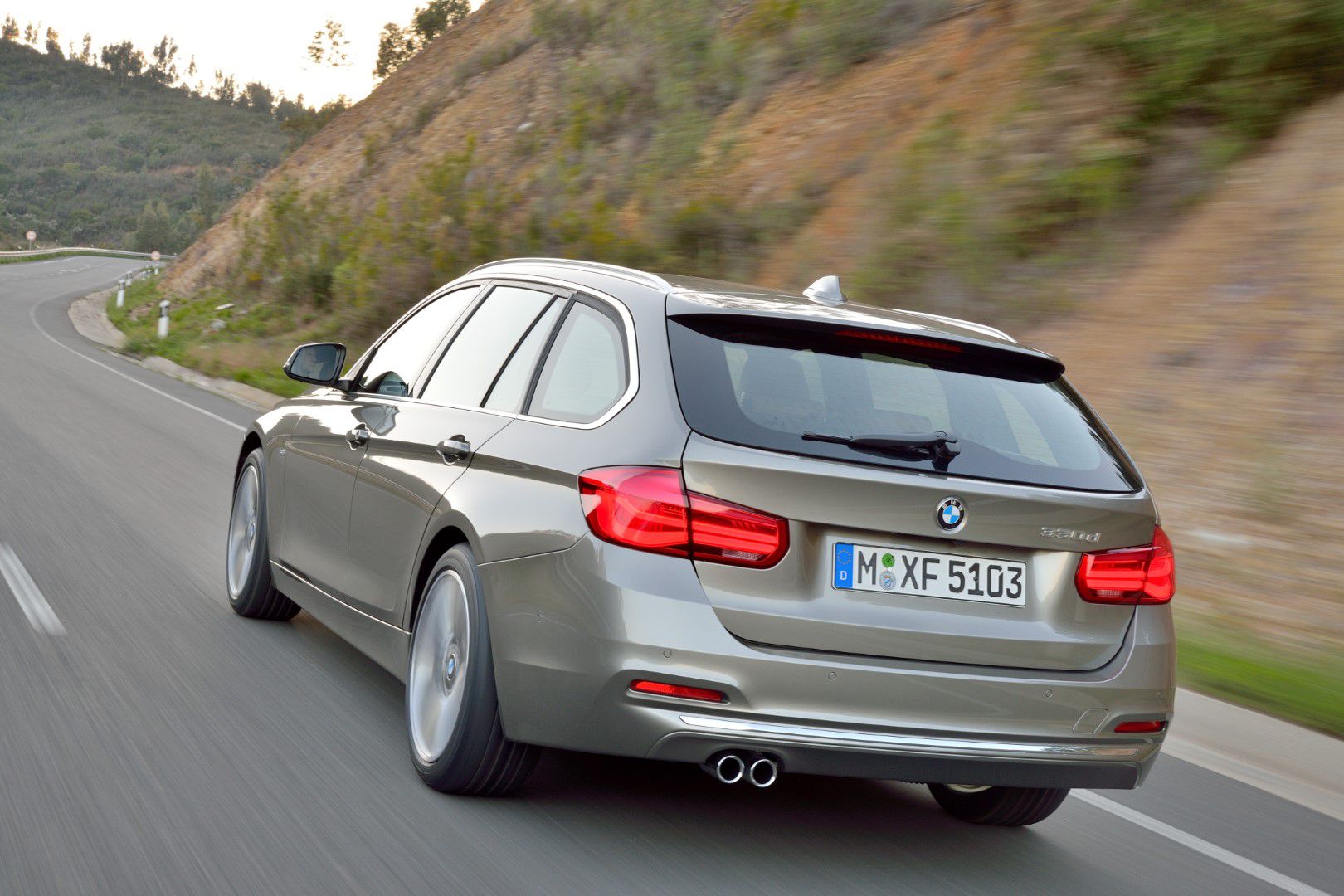 BMW řady 3 330d Touring Luxury Line