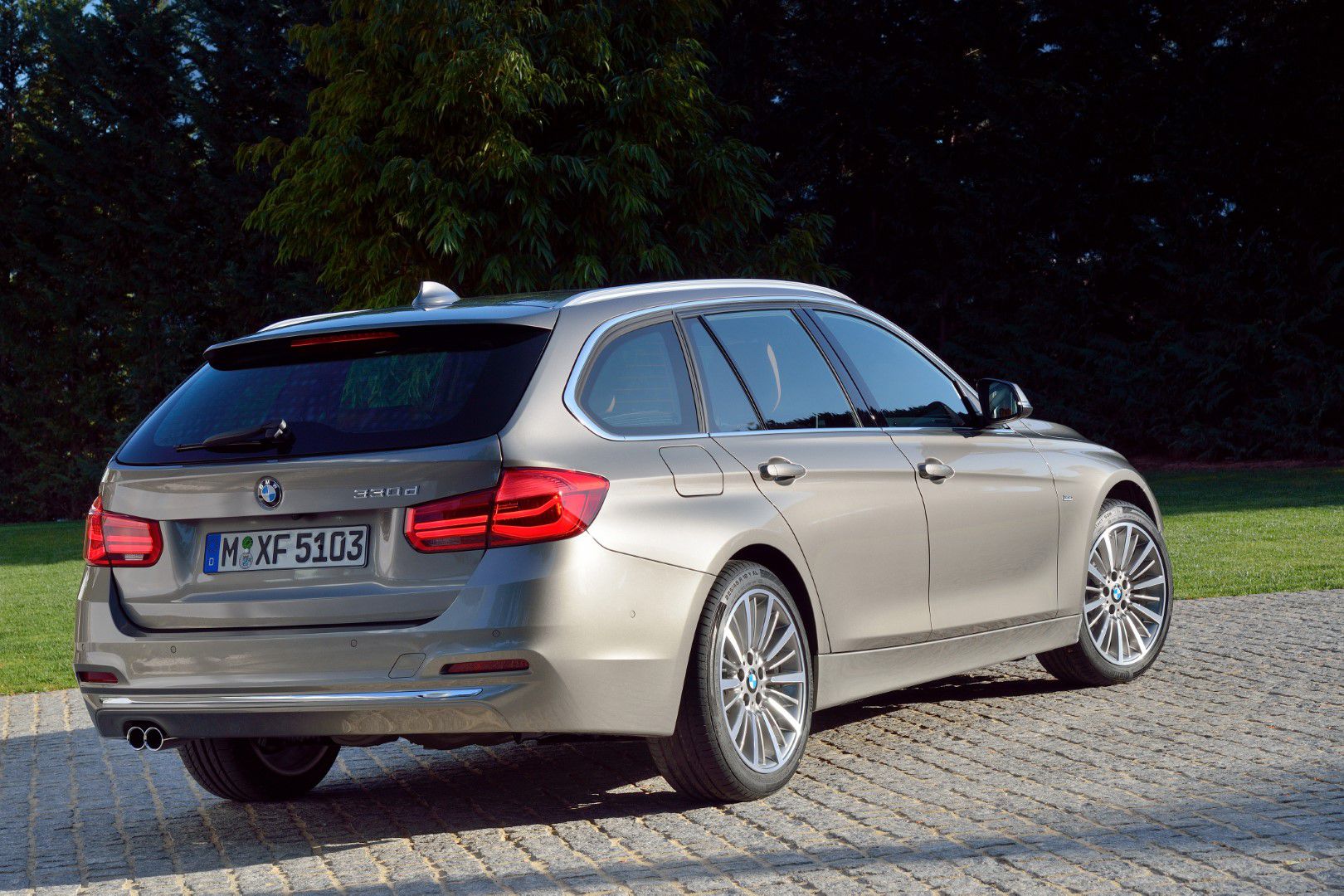 BMW řady 3 330d Touring Luxury Line