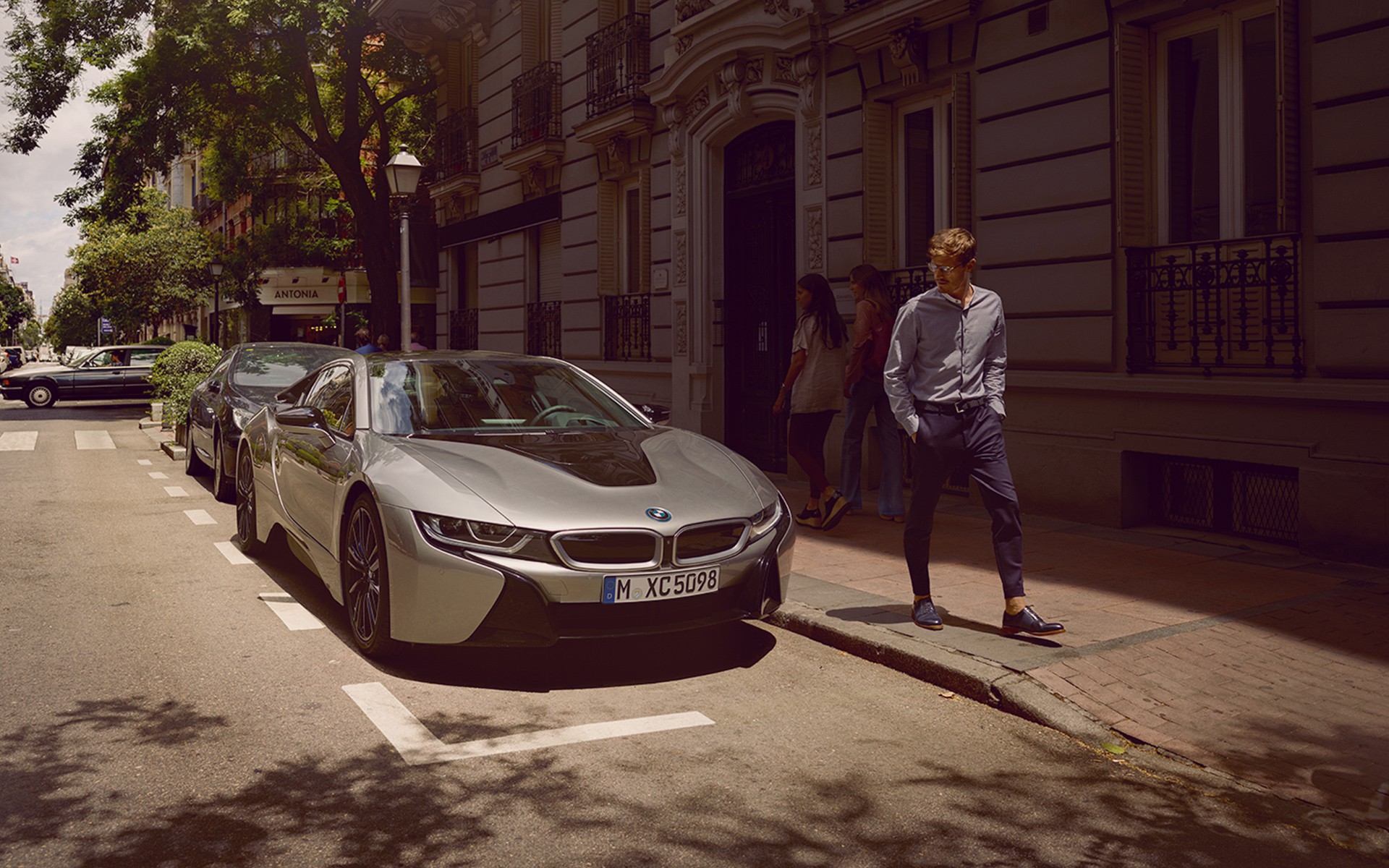 bmw-i8-coupe-images-videos-image-wallpaper-03.jpg.asset.1551434394907.jpg