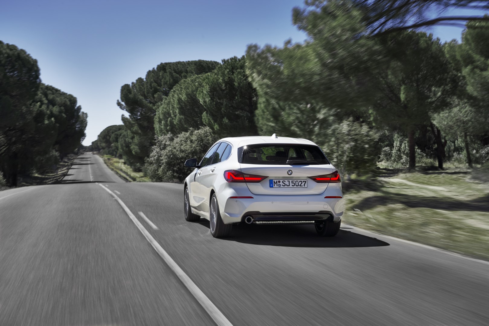 nove-bmw-rady-1-f40-118i-model-sportline