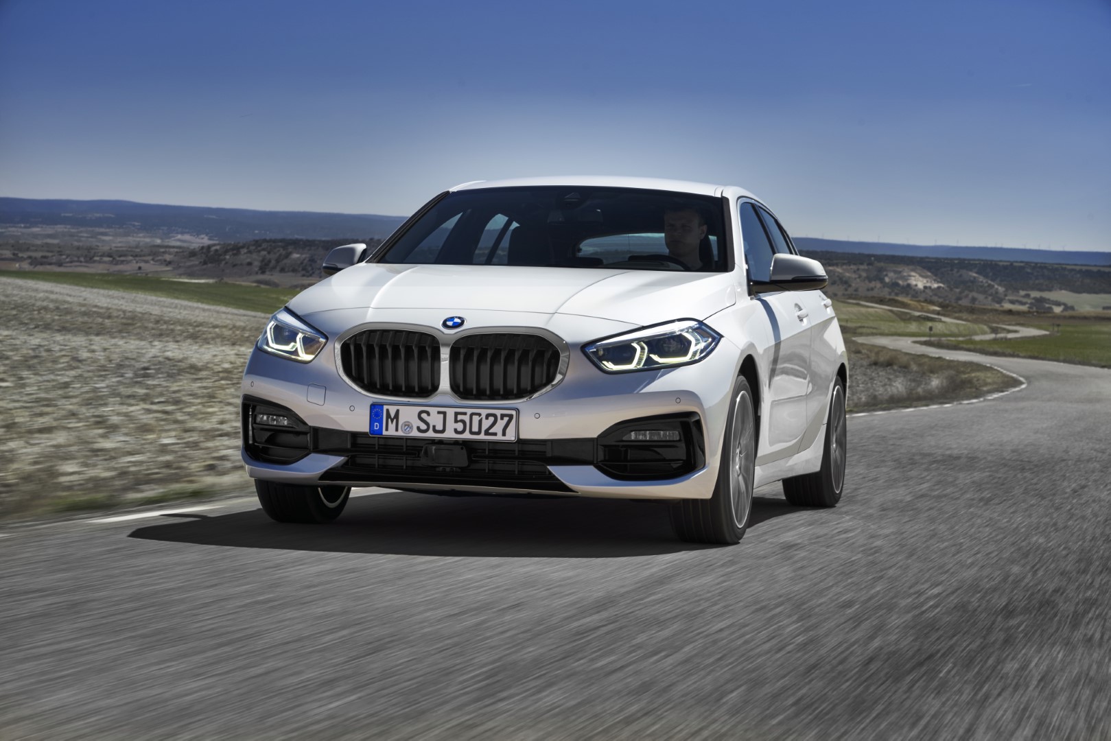 nove-bmw-rady-1-f40-118i-model-sportline