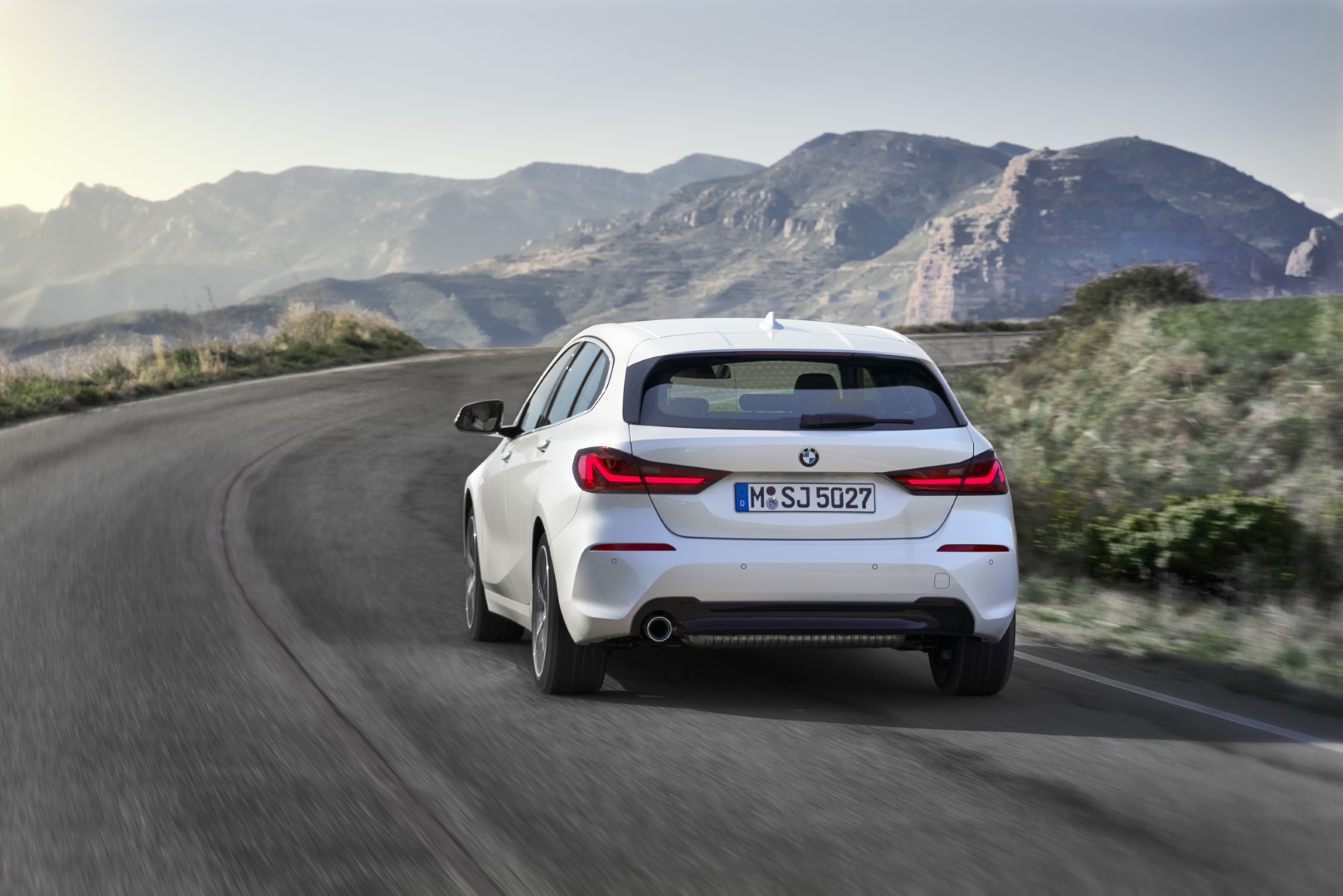 nove-bmw-rady-1-f40-118i-model-sportline