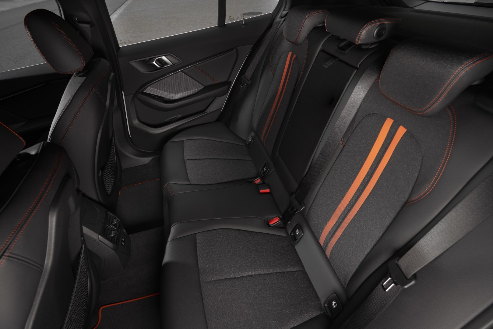 nove-bmw-rady-1-f40-118i-model-sportline