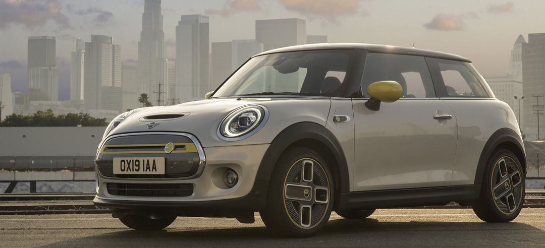 MINI Cooper SE | První elektromobil MINI
