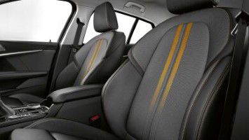 481. Sportovní sedadla řidiče a spolujezdce