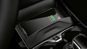 6NS. Příprava pro mobilní telefon s rozhraním Bluetooth, včetně USB rozhraní, hlasové ovládání, konektivita