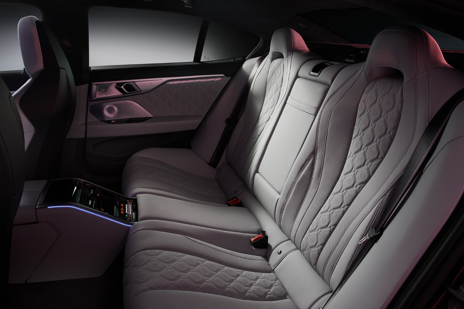 BMW-M8_Studio-cartec