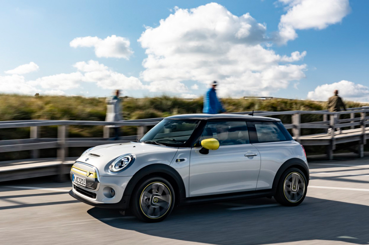 MINI: Elektrická jízda po pobřeží Severního moře