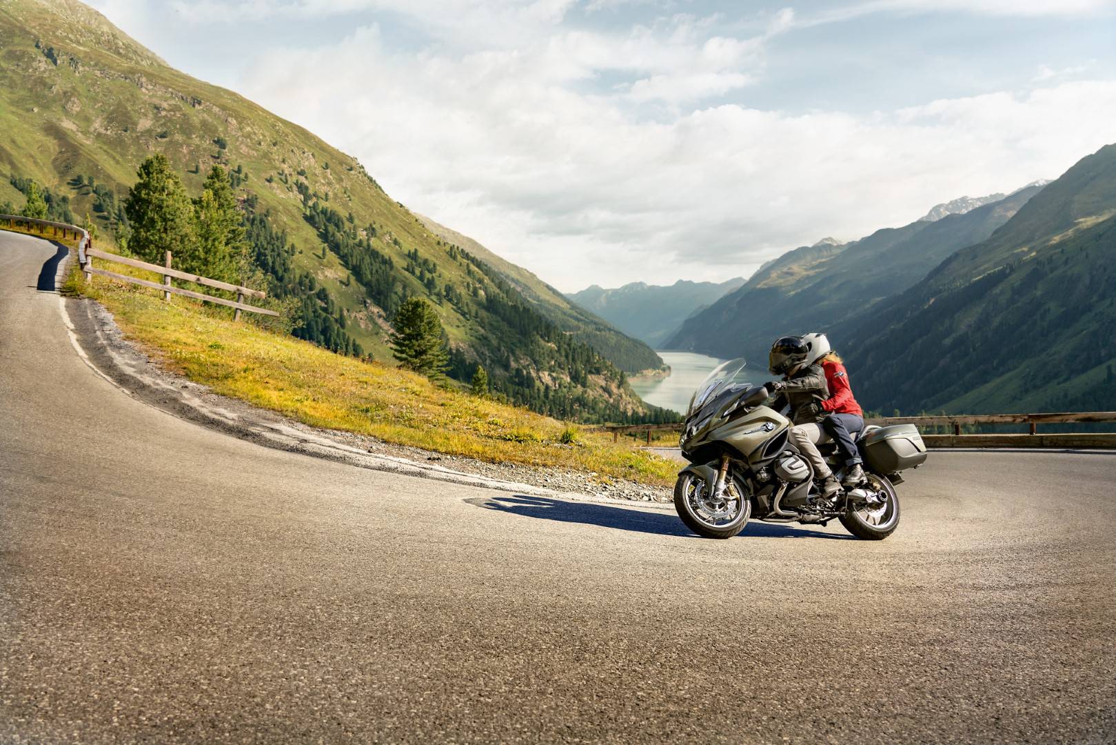 BMW-moto-r1250rt-outdoor