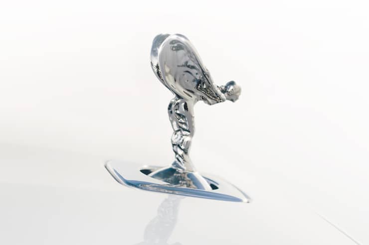 Soška Rolls-Royce Spirit of Ecstasy: Míří stále vysoko