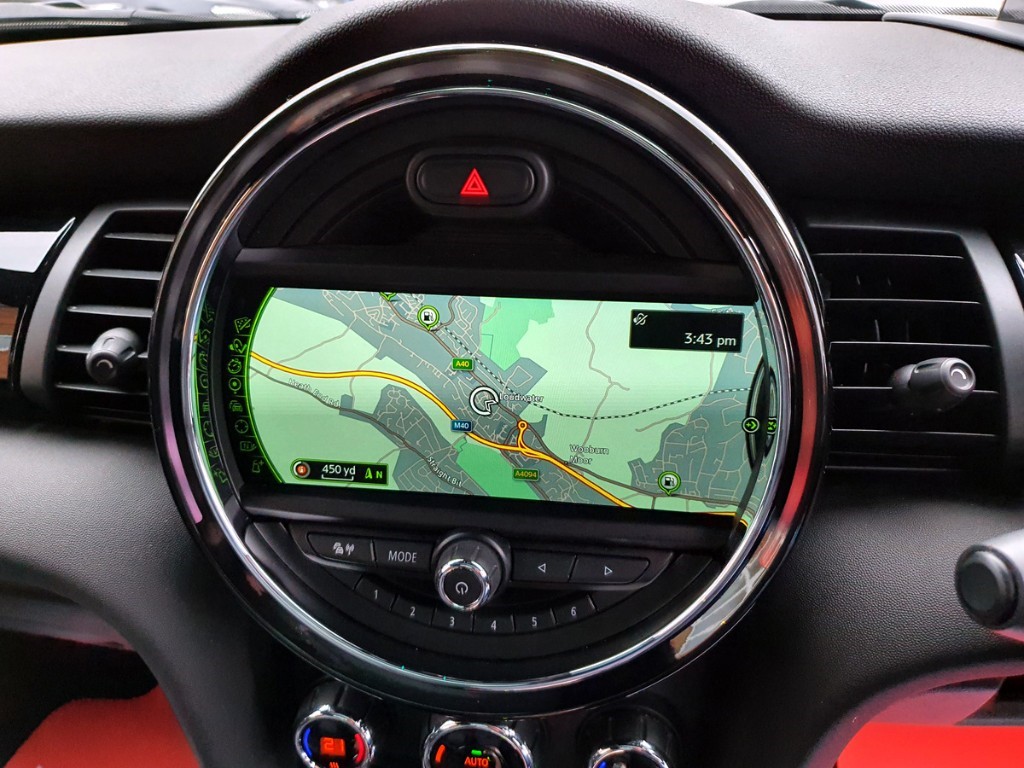 6UM. MINI Navigační systém