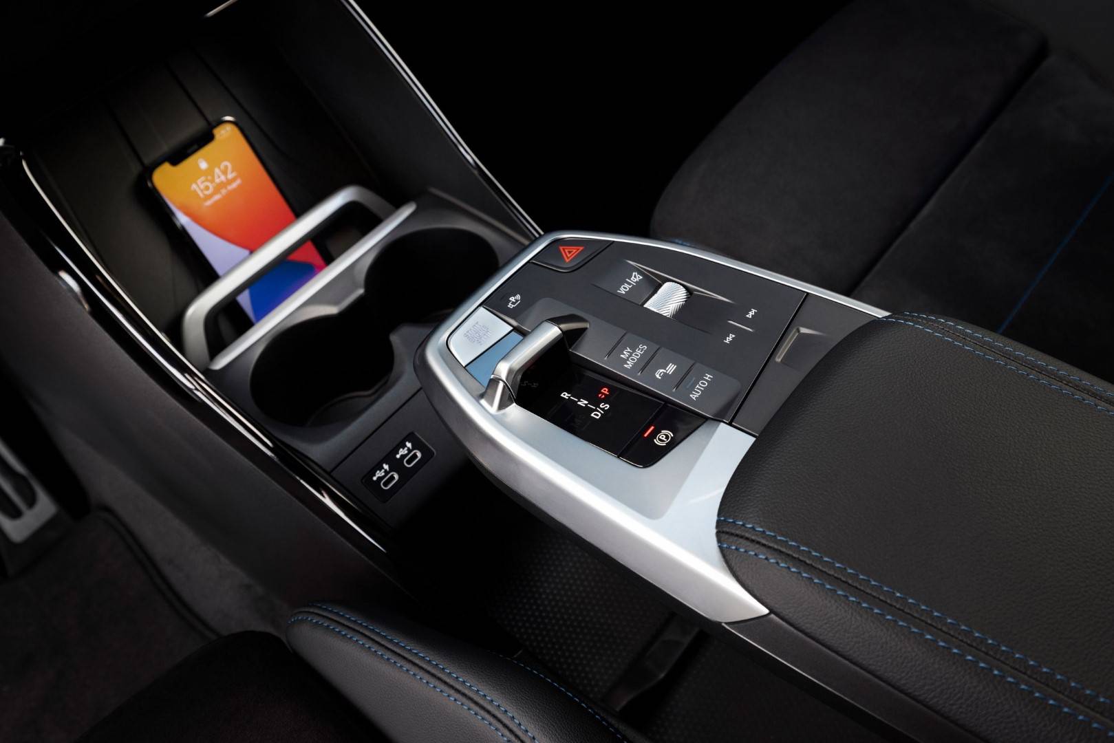 BMW-230e-active-tourer (4).jpg