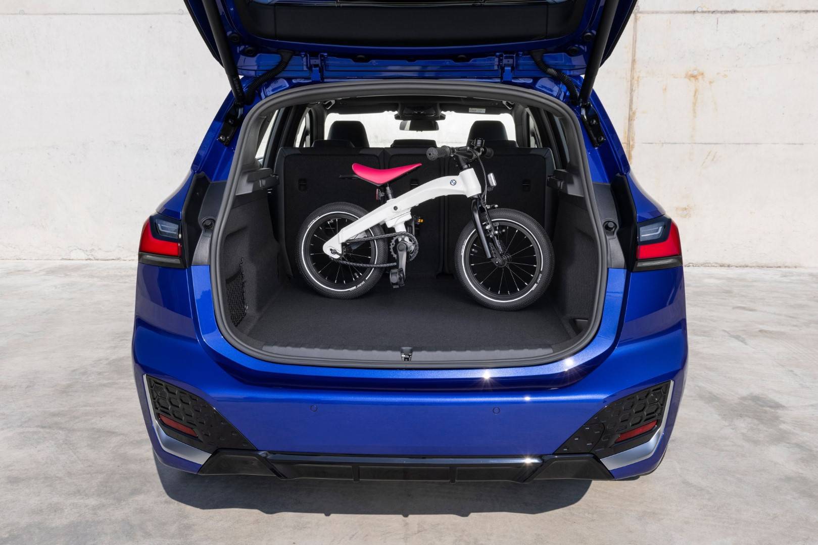 BMW-230e-active-tourer (8).jpg