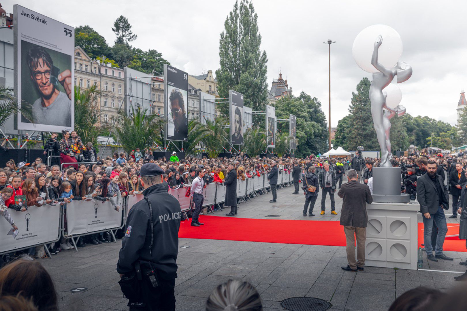 KVIFF55 2021 CTG shuttles in streets 1920x1280-3.jpg