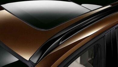 386. Podélné černé střešní nosníky