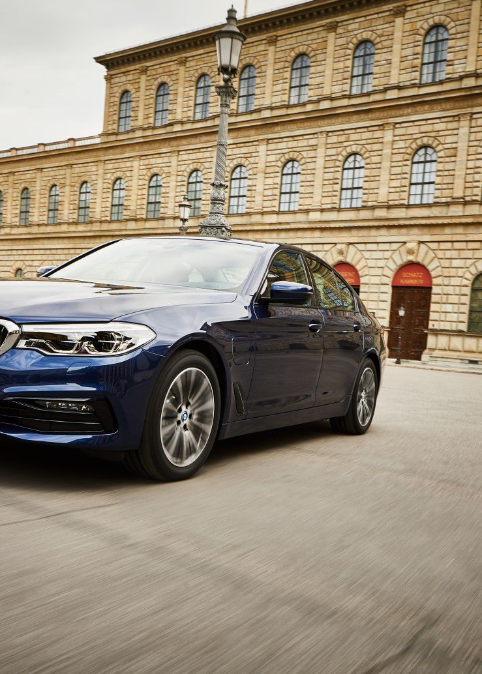  BMW 530e Sedan s nejnovější technologií bateriových článků